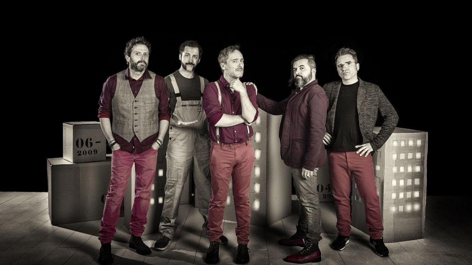 Love of Lesbian actualiza su espectáculo Espejos y Espejismos