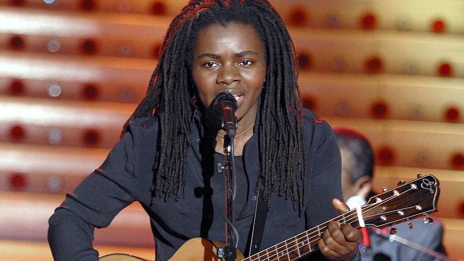 Tracy Chapman Celebra 35 Años de un Álbum Legendario, una Voz Que Sigue Conectando Generaciones