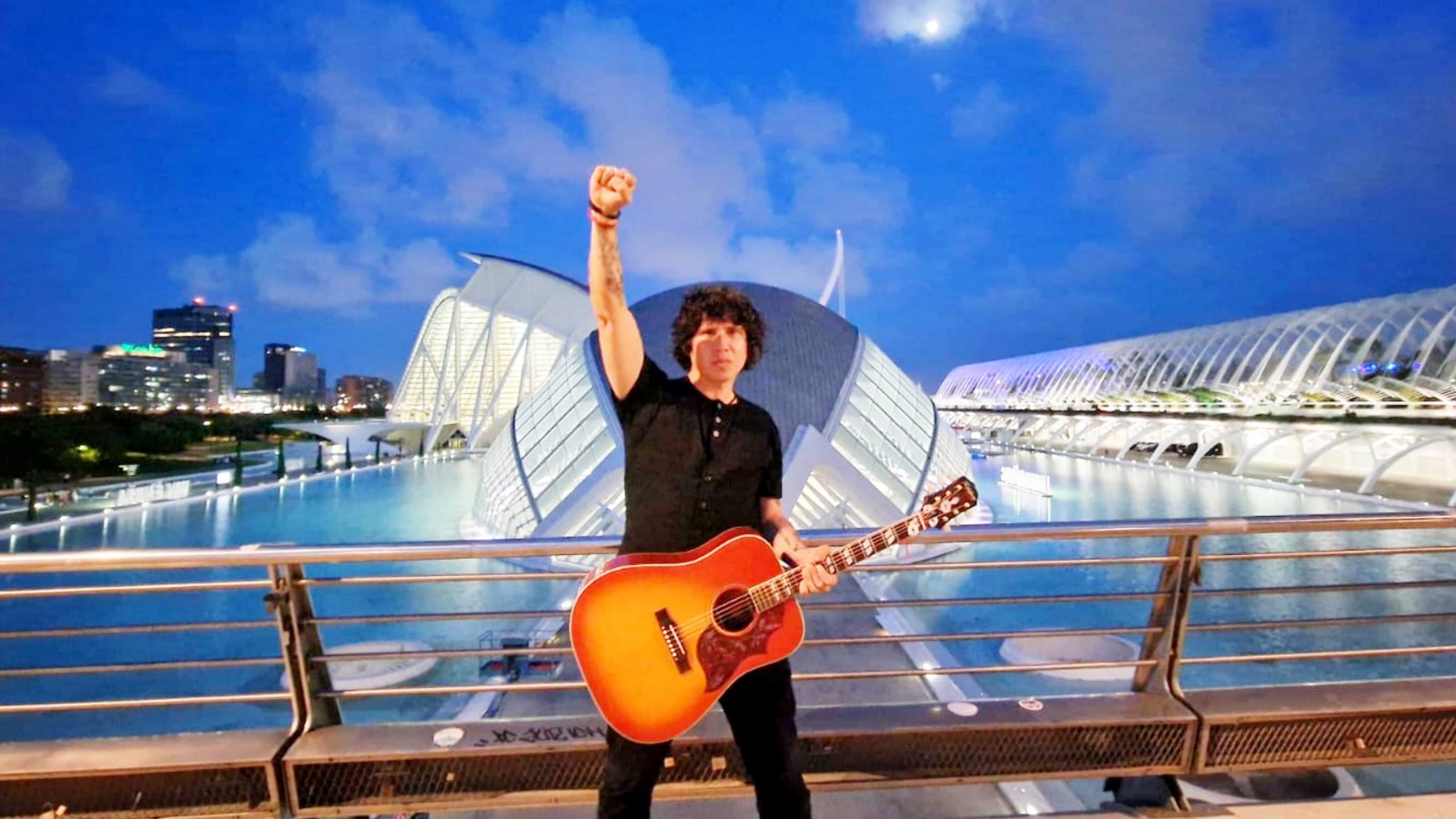 Wayo Regresa a Europa con Gira y el Libro-Disco "Reflexiones Paramusicales"