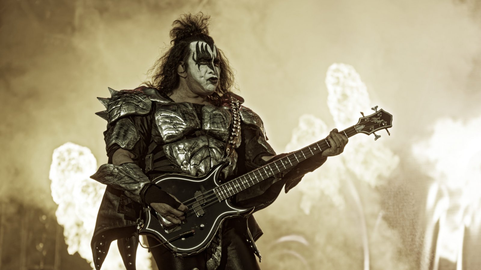 Gene Simmons: El Multimillonario Que No Cree en la Riqueza Heredada