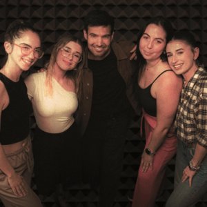 Nueva Línea y Ezio Oliva fusionan culturas en «Cómo le hago (Versión Canarias)»