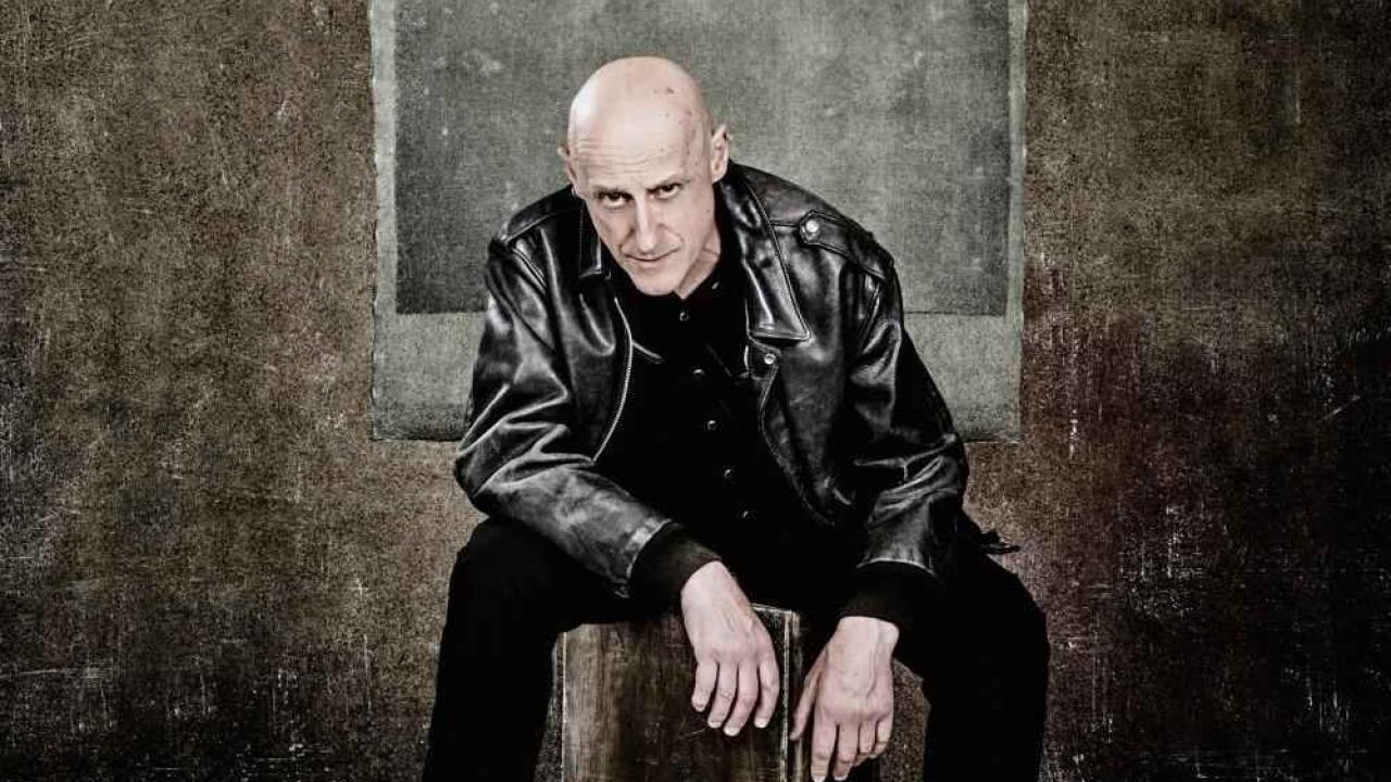 Adiós a un Ícono: Muere Jorge Martínez, Líder de Ilegales y Cronista Ácido del Rock Español