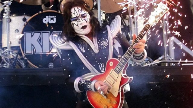 En Memoria de un Icono Galáctico: El Adiós a Ace Frehley (1951-2025)