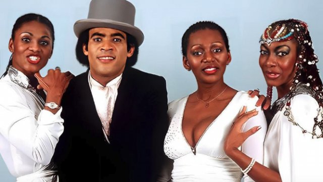 Bobby Farrell: La Furia y el Glamour que Hicieron de Boney M una Leyenda de la Música Disco