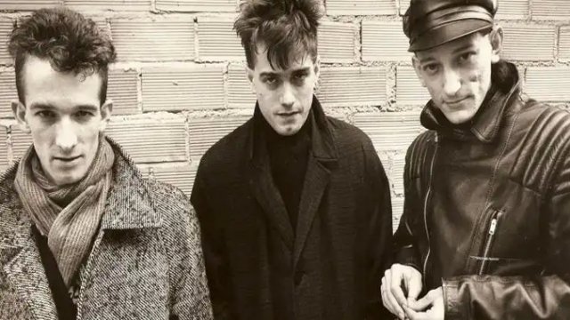 La Estatua del Jardín Botánico de Radio Futura: La Cúspide de la Creatividad del Rock en Español