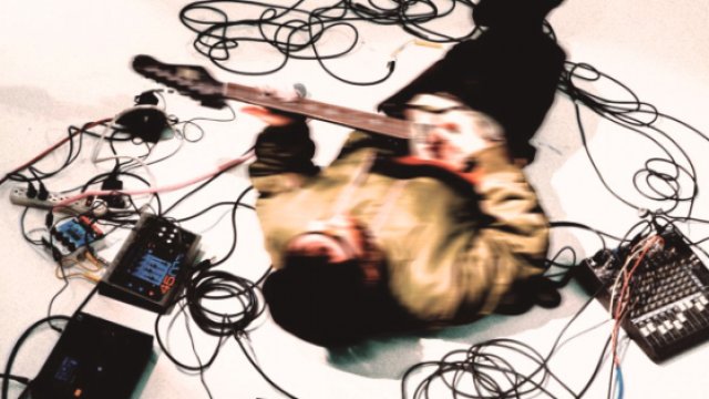 Chet Faker se sumerge en la nostalgia electrónica con su nuevo single "Over You"