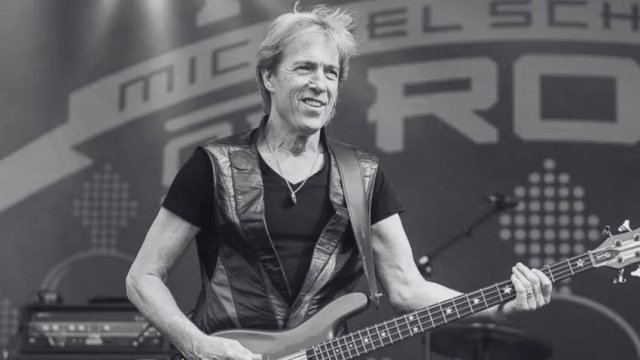 Adiós a Francis Buchholz: El Insigne Bajista de Scorpions Fallece a los 71 años