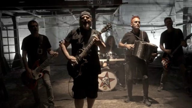 Boikot Regresa con "Los Últimos Niños": Un Grito de Rabia y Violín contra la Guerra