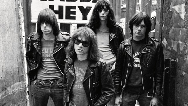 Los Ramones: El Grupo que Simplificó el Rock para Cambiar la Música