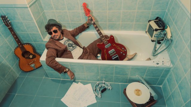 LAVIC estrena "Besos Esquimales": un salto al vacío entre la nieve y el rock