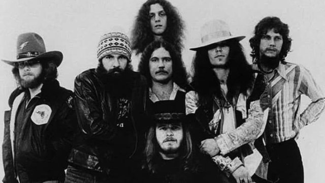 Del fango a la inmortalidad: La apasionante historia y el indestructible legado de Lynyrd Skynyrd