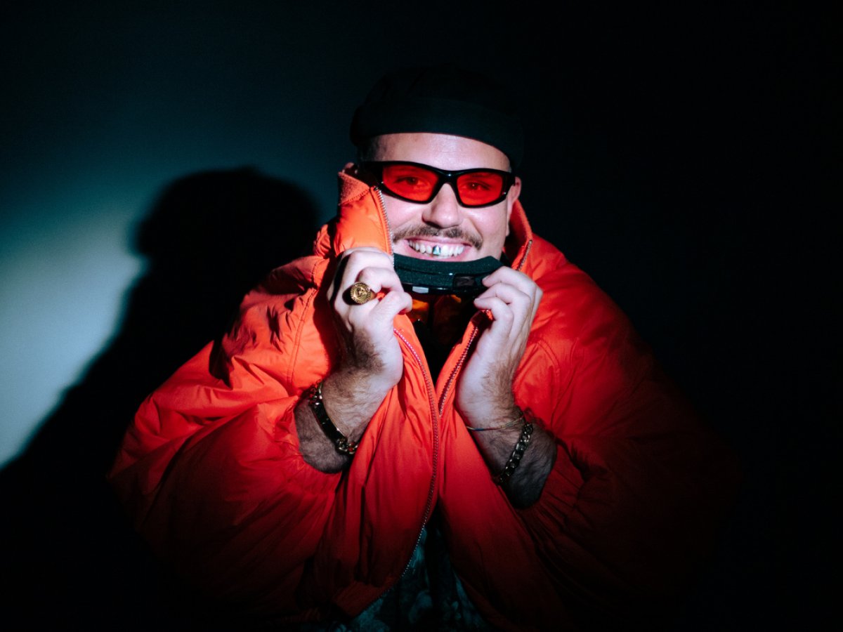 Derek V. Bucle