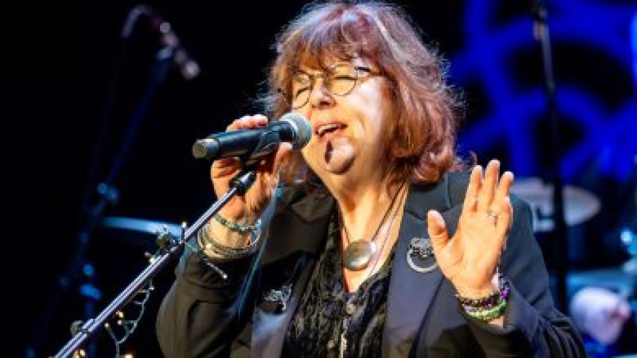 Maggie Reilly