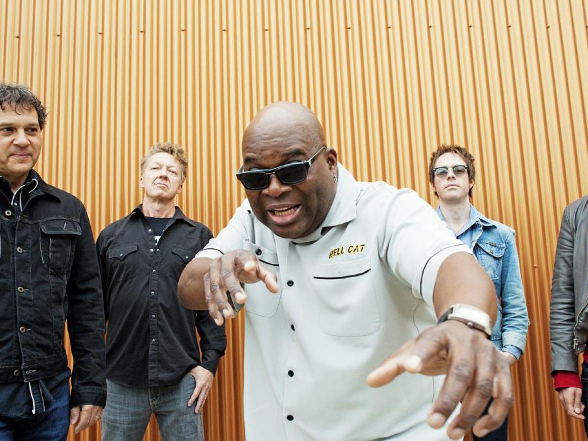 Barrence Whitfield