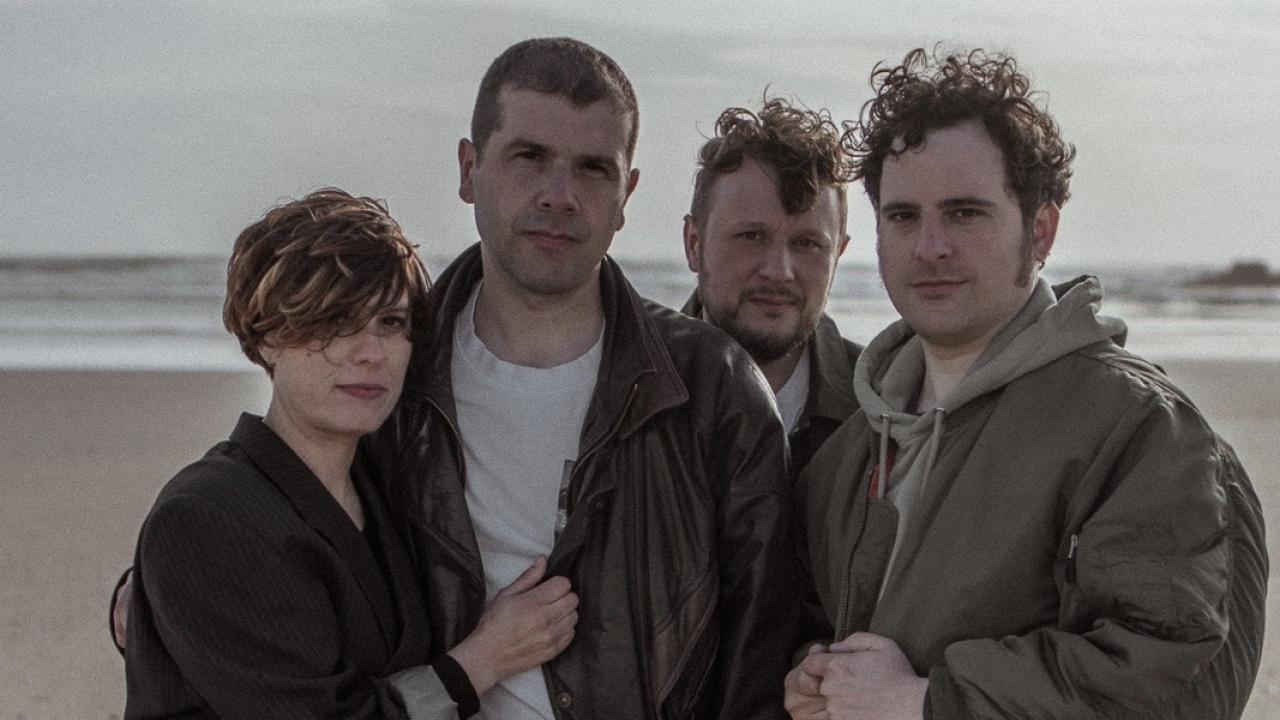 Triángulo de Amor Bizarro