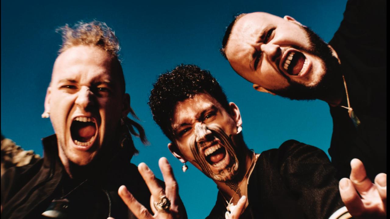 Alien Weaponry