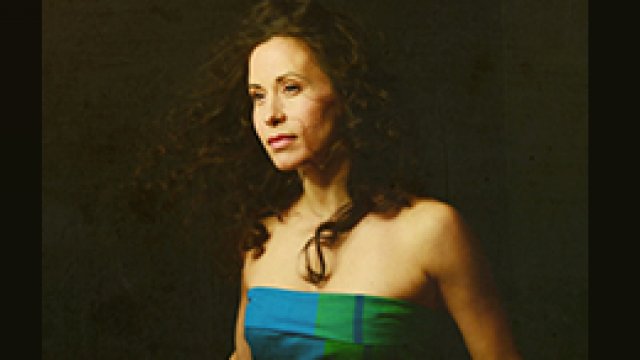 Lara Bello