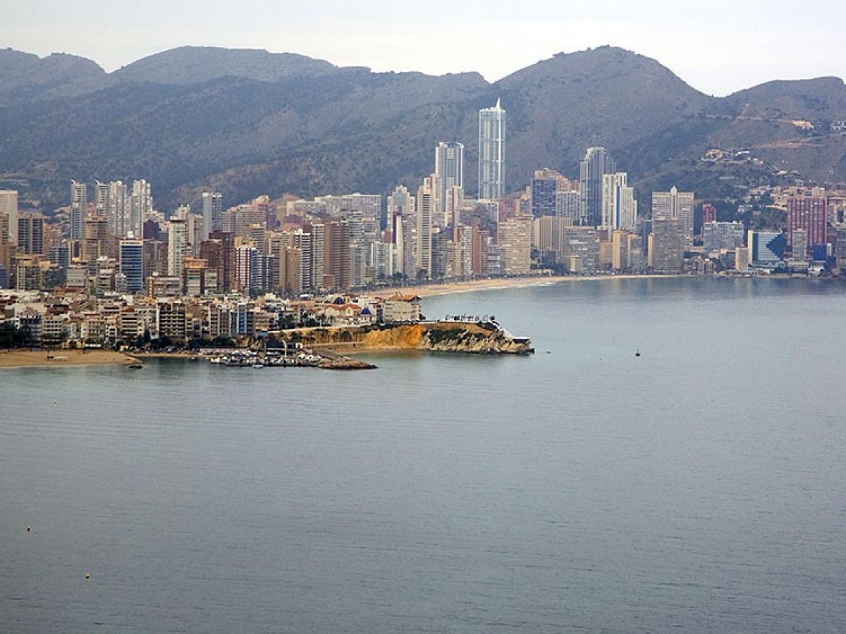 Benidorm. Avenida de la Comunidad Valenciana 1