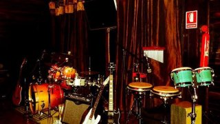 Sala y Karaoke Frontera West