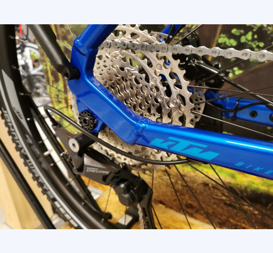 KTM MACINA TEAM LFC