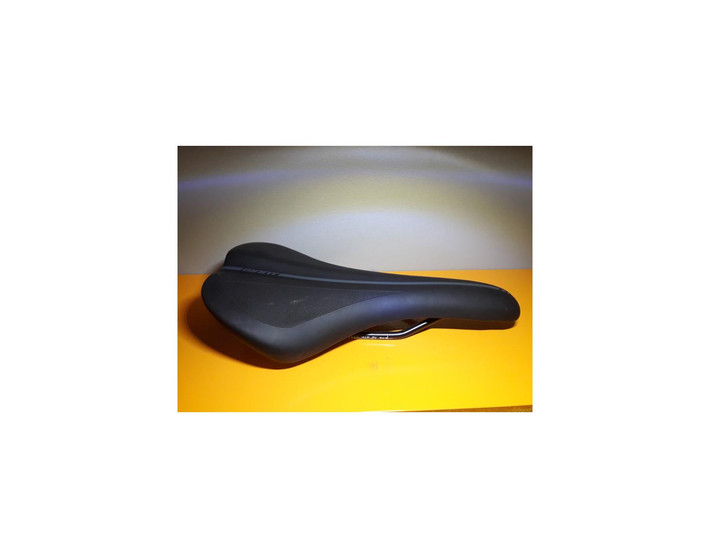 Sattel Bikesattel GIANT Herren standart