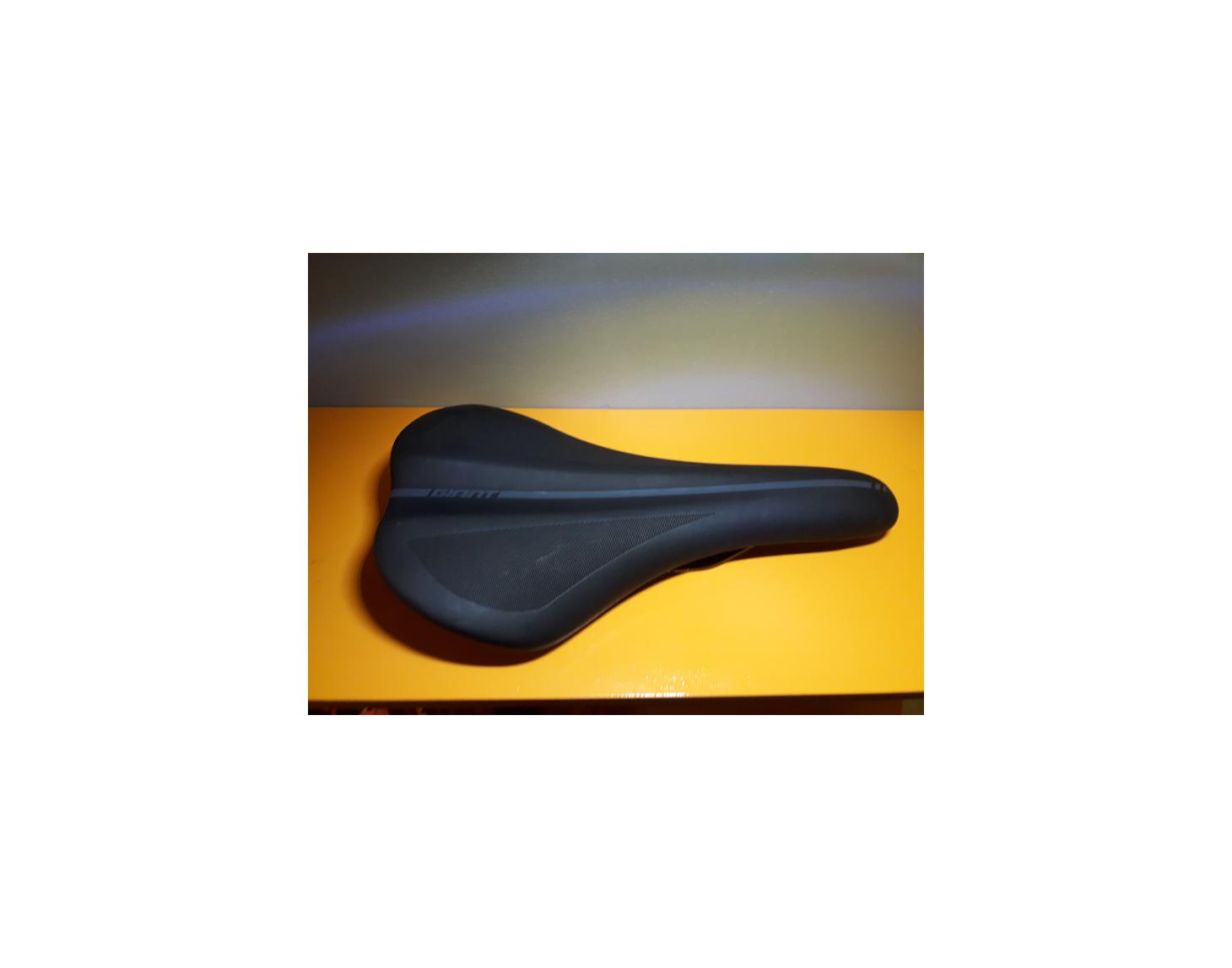 Sattel Bikesattel GIANT Herren standart