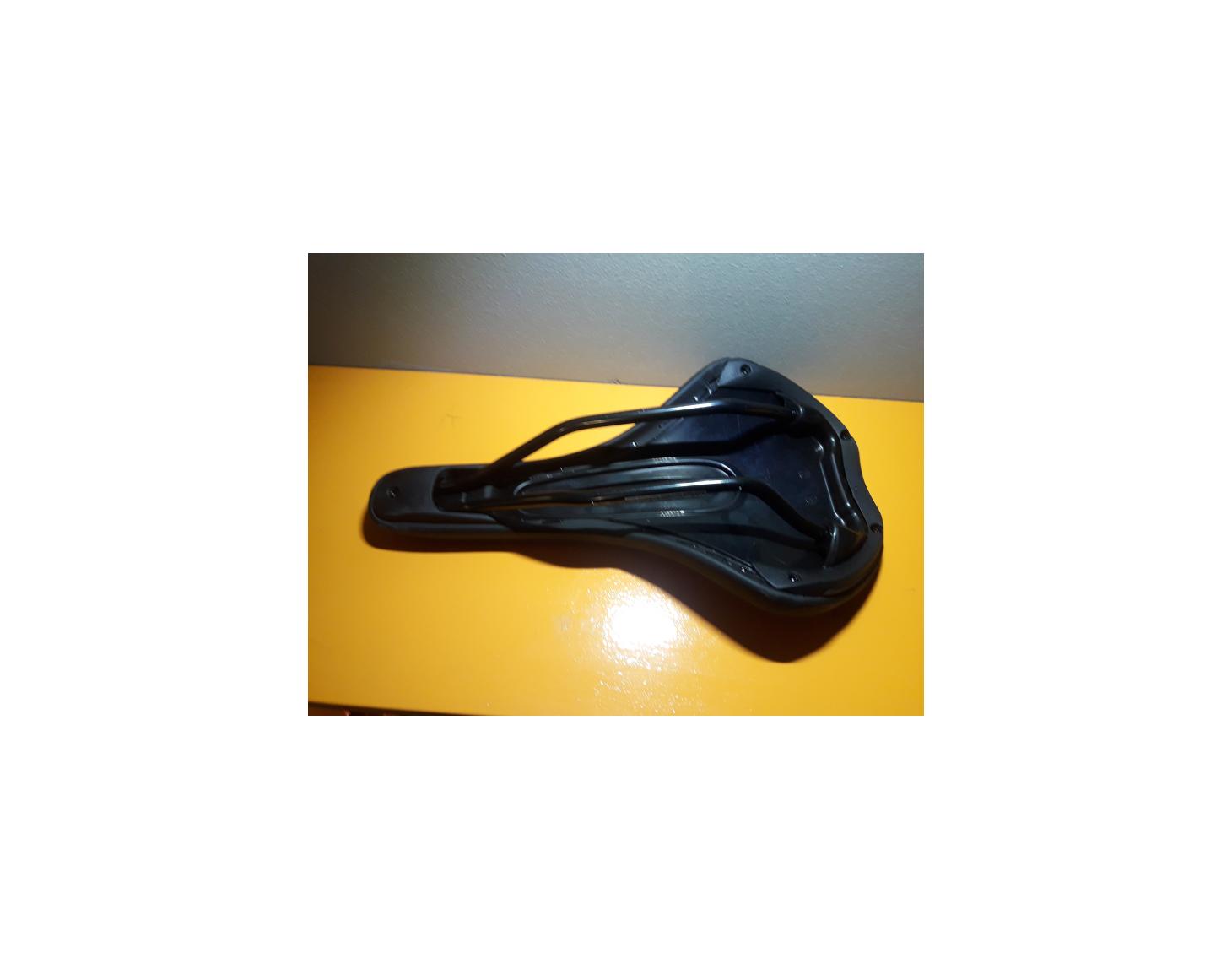 Sattel Bikesattel Damen LIV GIANT schwarz anthracite