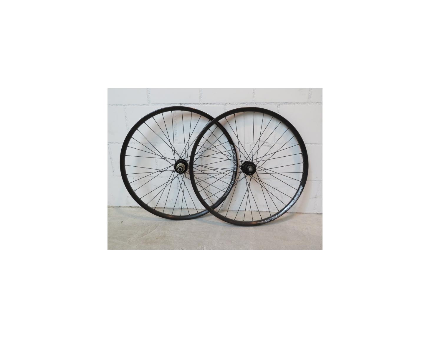 Neuer Downhill 27.5" Radsatz