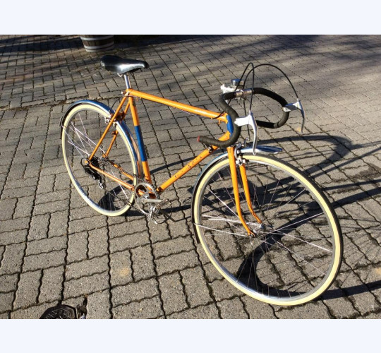 Beau vélo de route ancien orange remis en état
