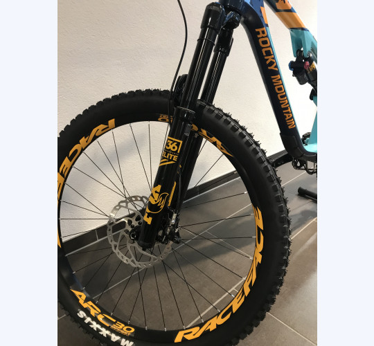 ROCKY MOUNTAIN Altitude Carbon 70