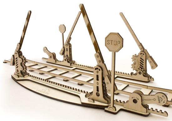 UGEARS 3D puzzle Koleje se závorami 200 dílků - 70014