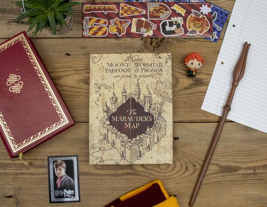 CurePink Magnetický A5 blok Harry Potter Pobertův plánek 14,8 x 21 cm BSSBS145056HP