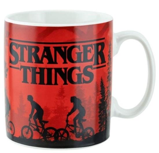 Levně Hrnek Stranger Things se samolepkou