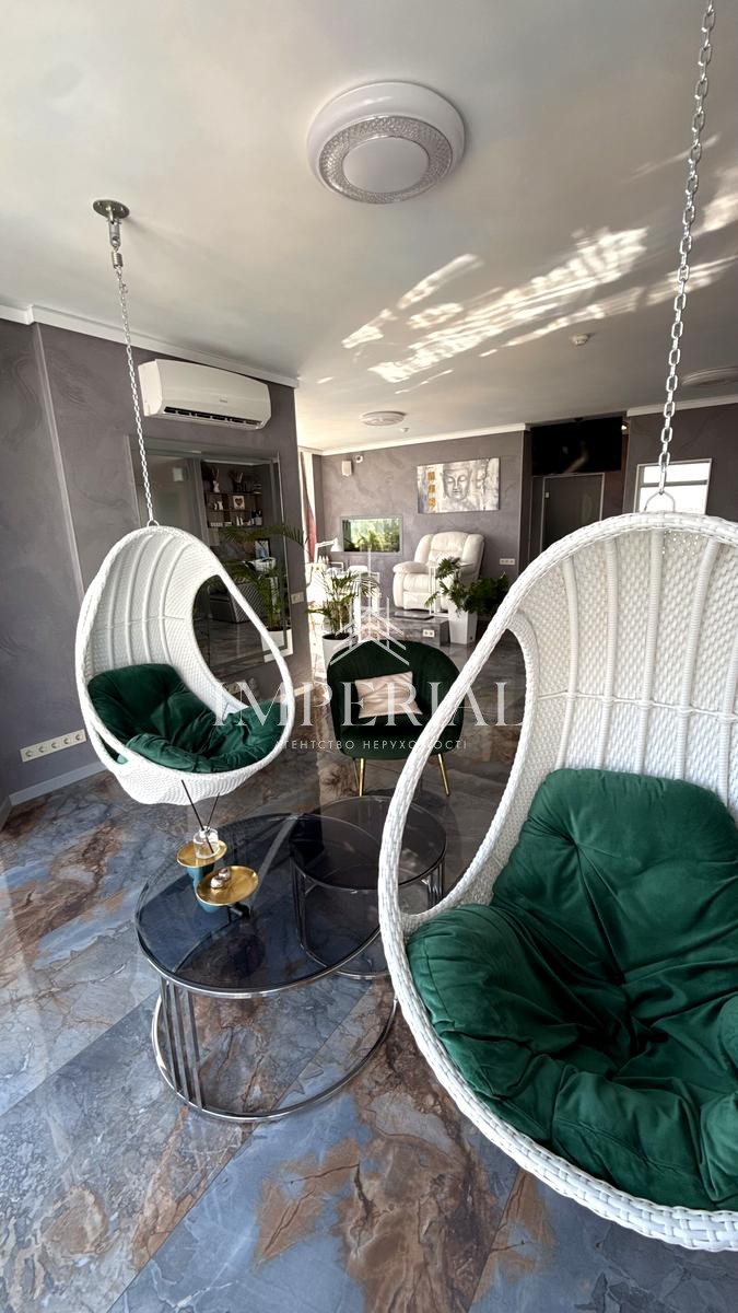 Комерційна
