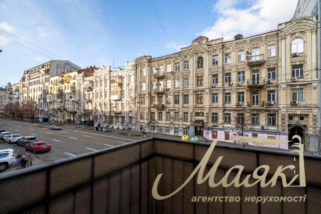 Комерційна