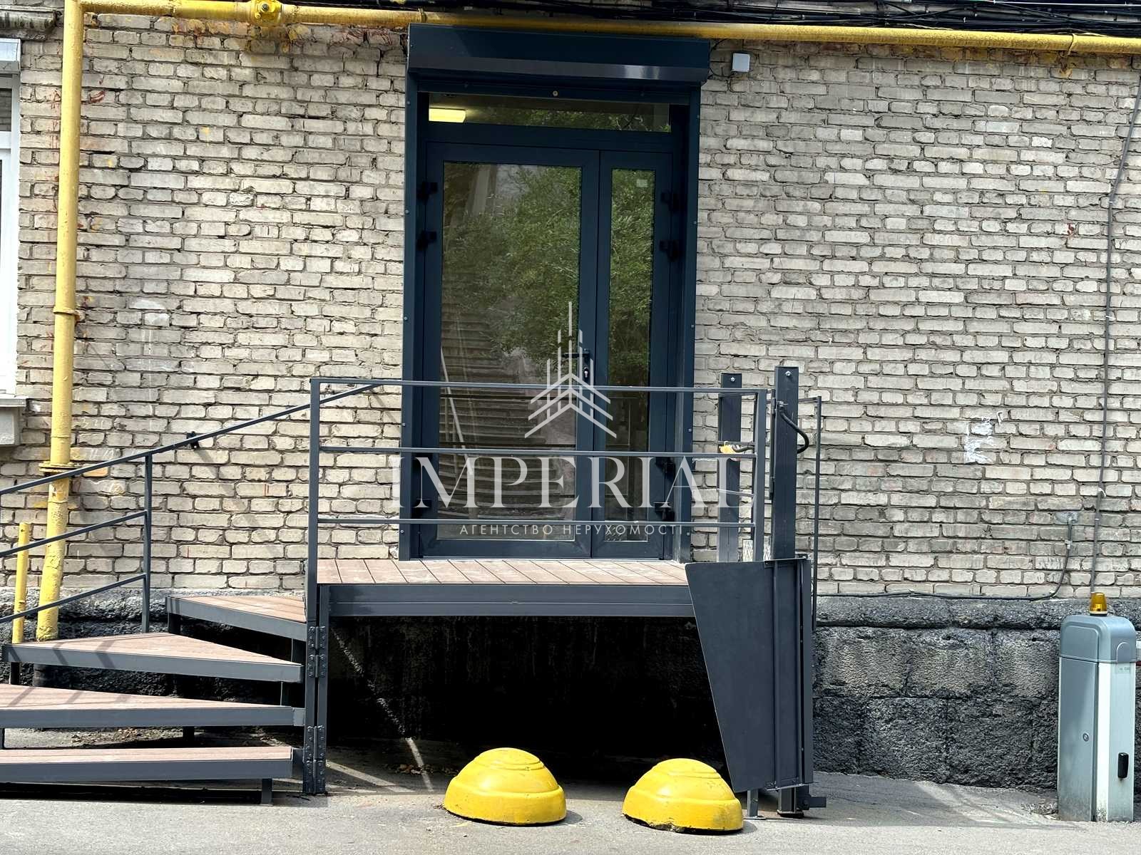 Комерційна