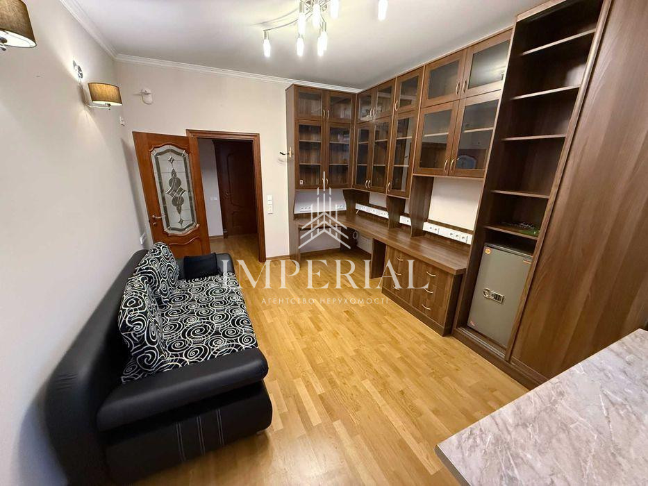 4-кімнатна квартира