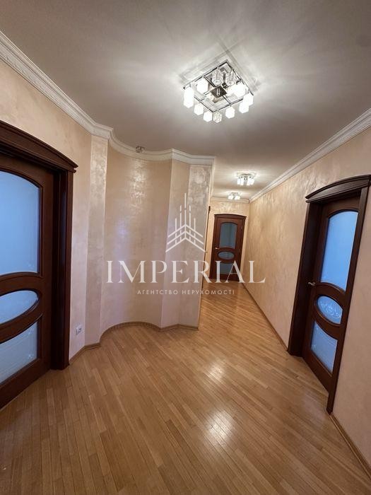 4-кімнатна квартира