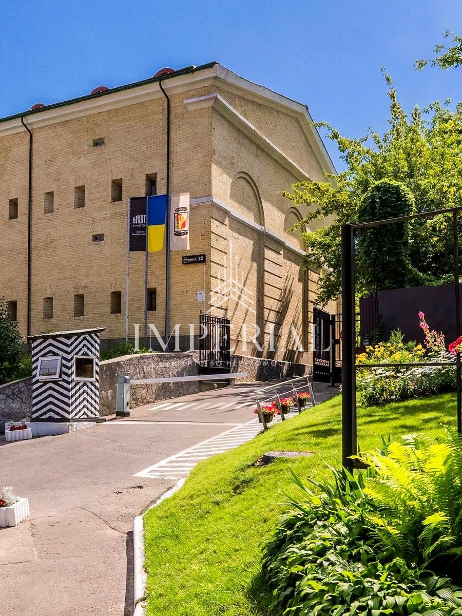 Комерційна