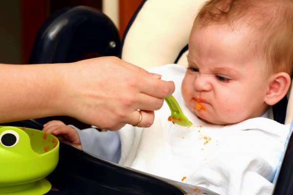symptomen koemelkallergie baby 6 maanden