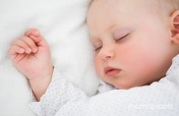 pasgeboren baby slaapt niet pasgeboren baby slaapt niet