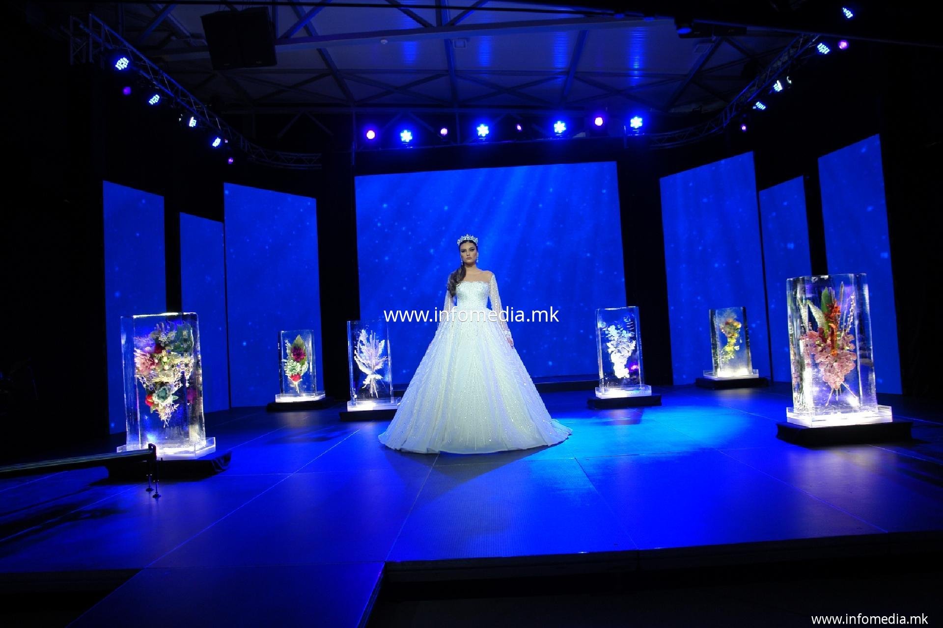 Bianca wedding dress show - Image 1