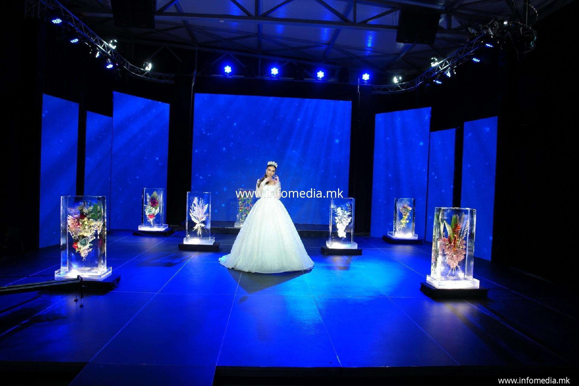 Bianca wedding dress show - Image 2