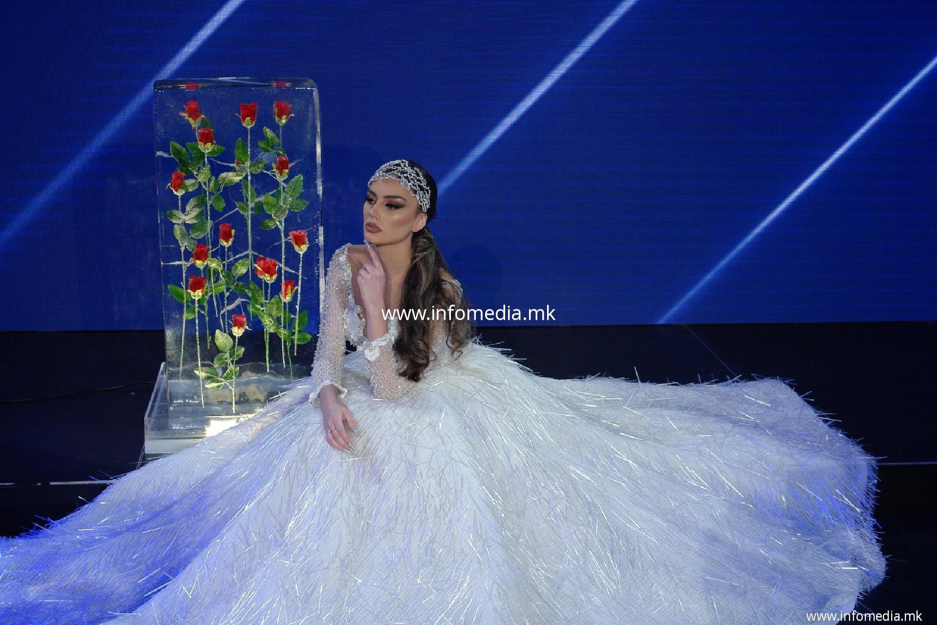 Bianca wedding dress show - Image 19