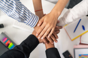 Il volontariato di competenza si afferma come una delle forma più compiute di responsabilità sociale d'impresa. Un ponte per collaborazioni durature tra profit e non profit.