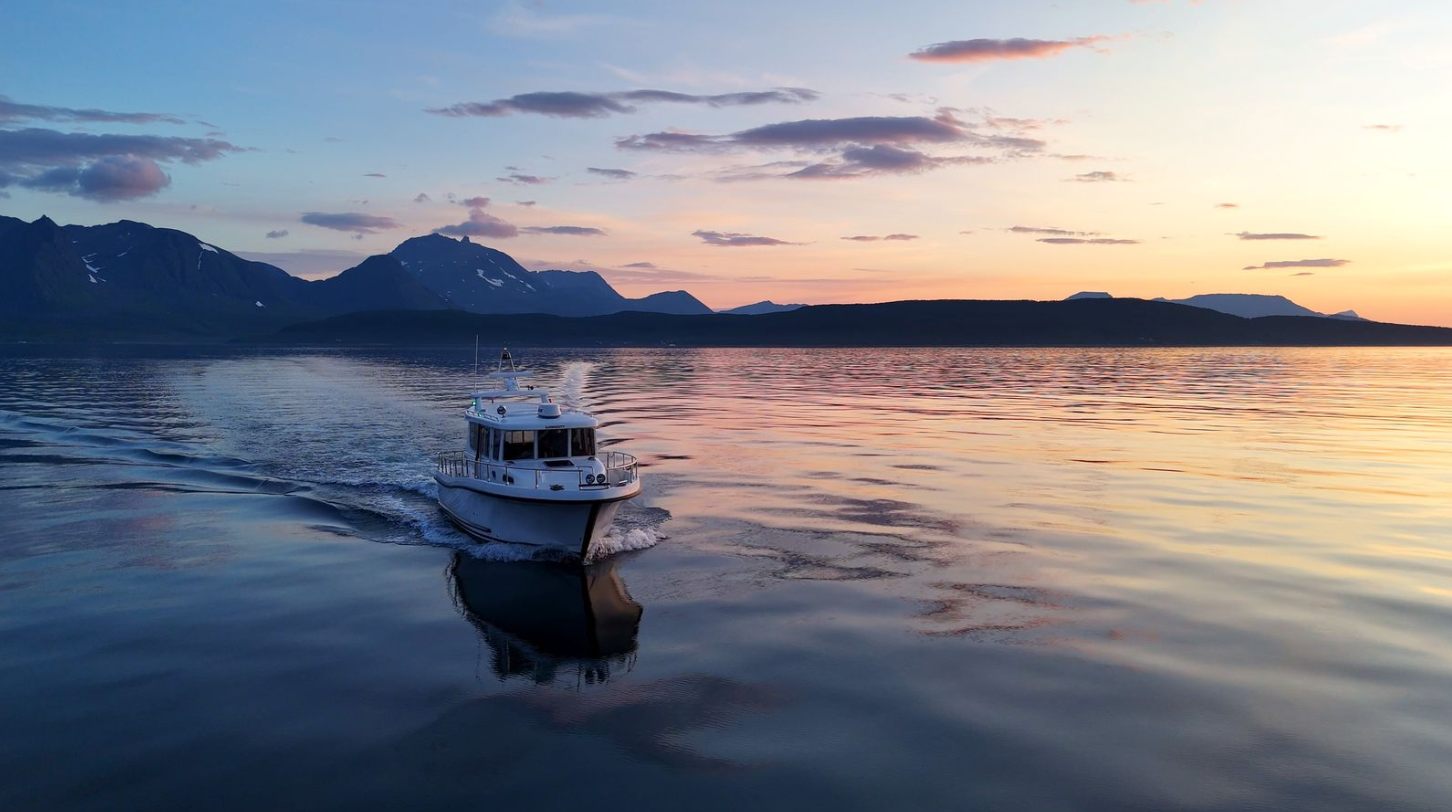 Lyngen boats fjord cruise