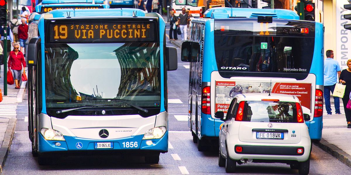 Linea urbana 19 di Trieste, lungo via Mazzini.