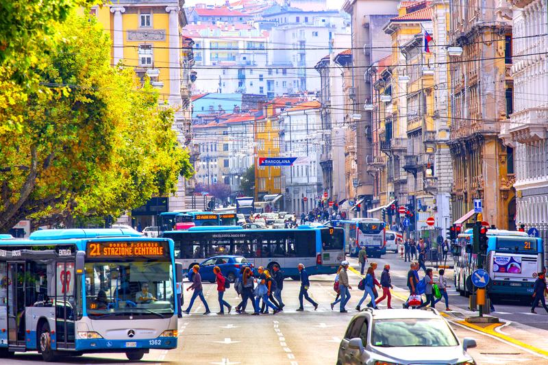 Linea urbana 21 di Trieste, lungo via Carducci.