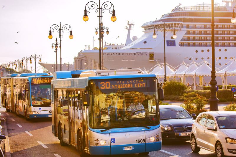 Linea urbana 30 di Trieste, lungo le rive.