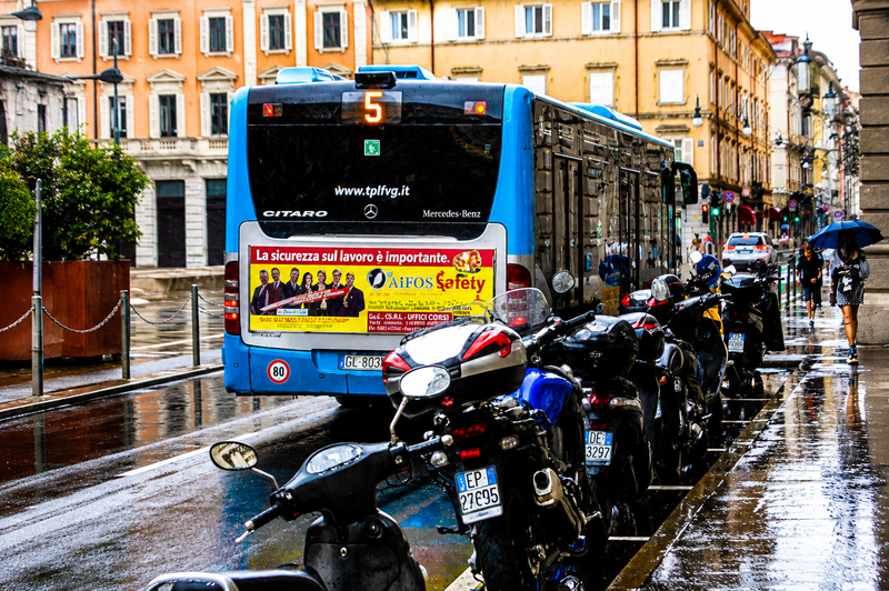 Linea urbana 5 di Trieste, in via Roma.